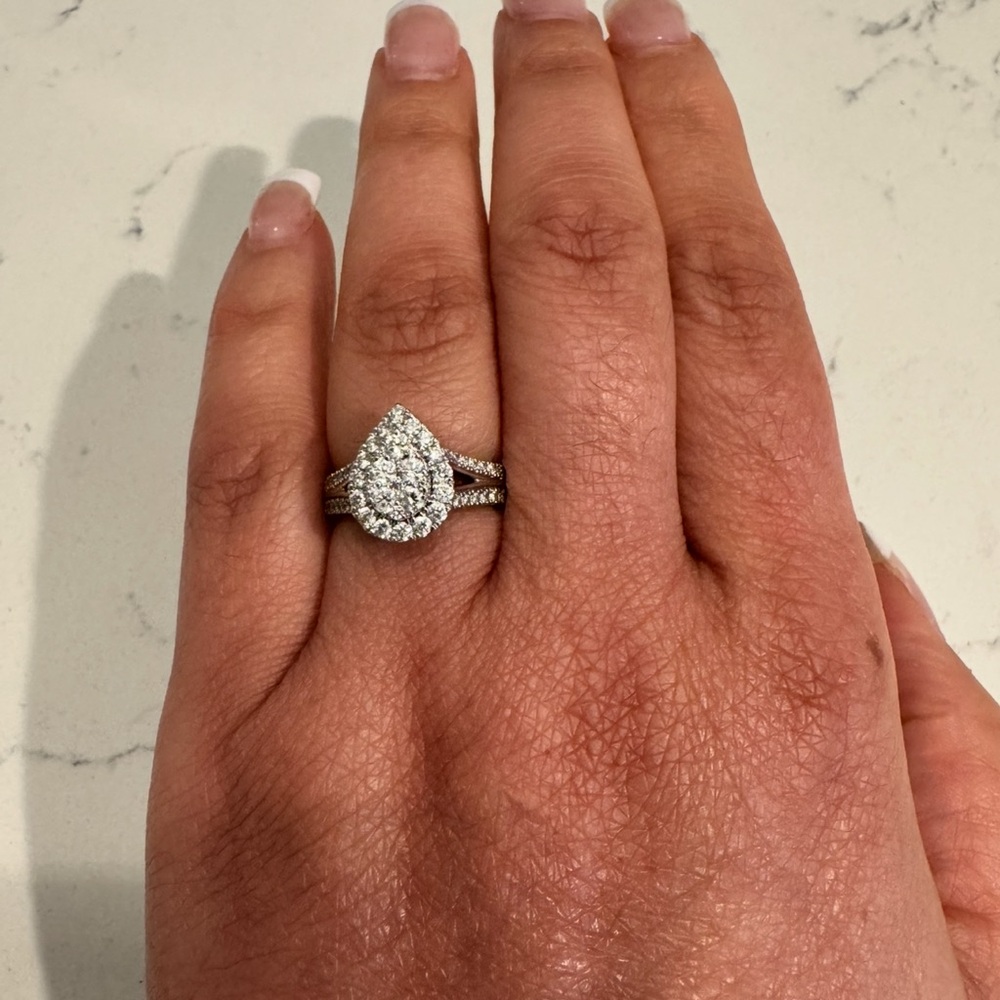 Elegant White Gold Teardrop Ring